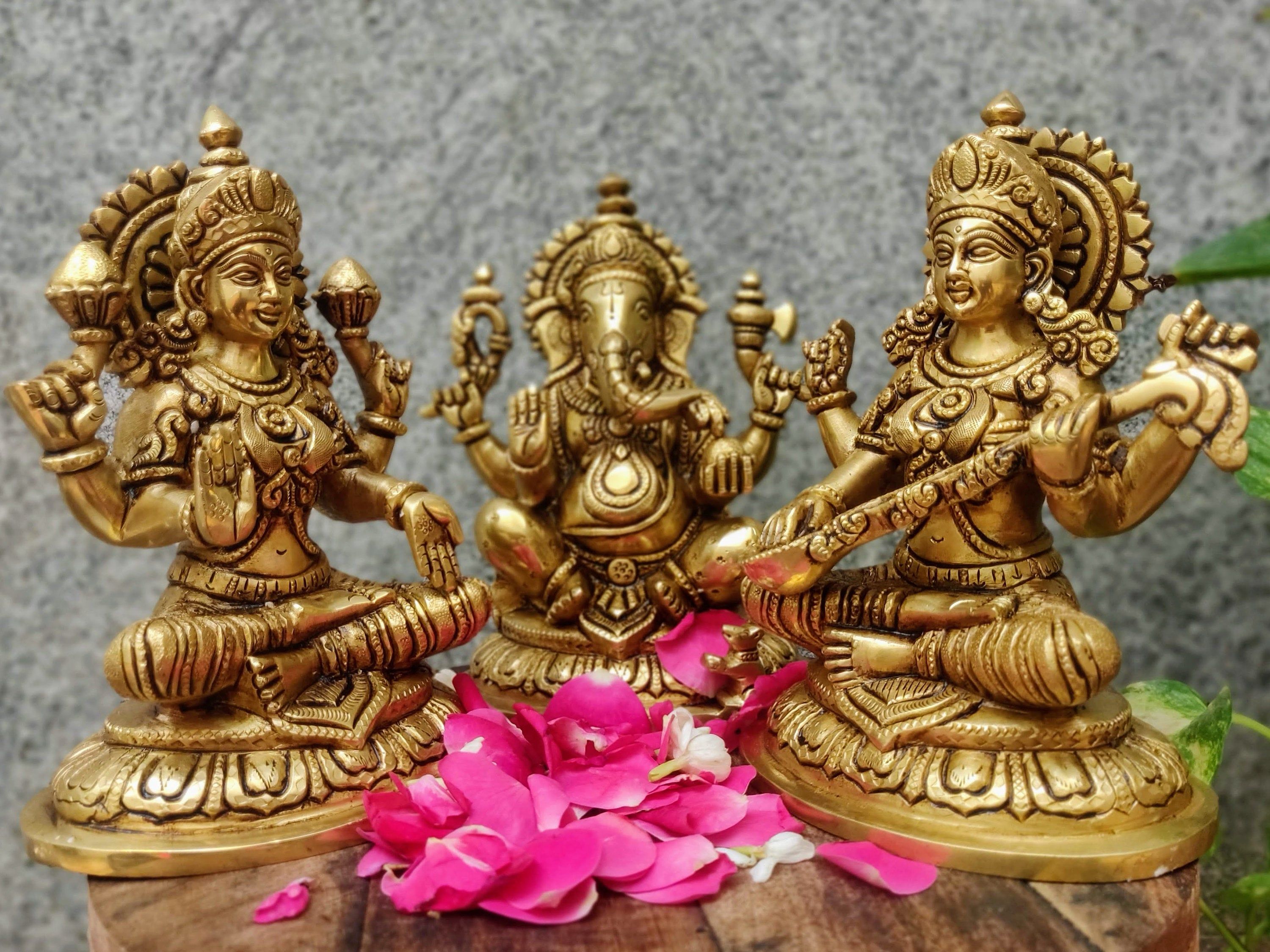 गणेश और लक्ष्मी की चित्रित और अलंकृत मूर्तियाँ किसी प्रियजन की खुशी, धन और जीवन में सफलता की कामना के लिए आदर्श उपहार हैं। (pinterest) गणेश और लक्ष्मी की चित्रित और अलंकृत मूर्तियाँ किसी प्रियजन की खुशी, धन और जीवन में सफलता की कामना के लिए आदर्श उपहार हैं। (pinterest)