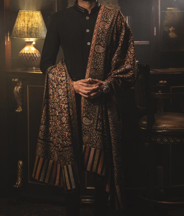 This elegant and regal fine wool shawl will make heads turn as well as you keep you warm and cosy. (Ethnic full size lohi shawl by Pashtush) This elegant and regal fine wool shawl will make heads turn as well as you keep you warm and cosy. (Ethnic full size lohi shawl by Pashtush)