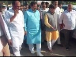 MP minister decided to remain barefoot until the pothole menace in Gwalior ends. MP minister decided to remain barefoot until the pothole menace in Gwalior ends.