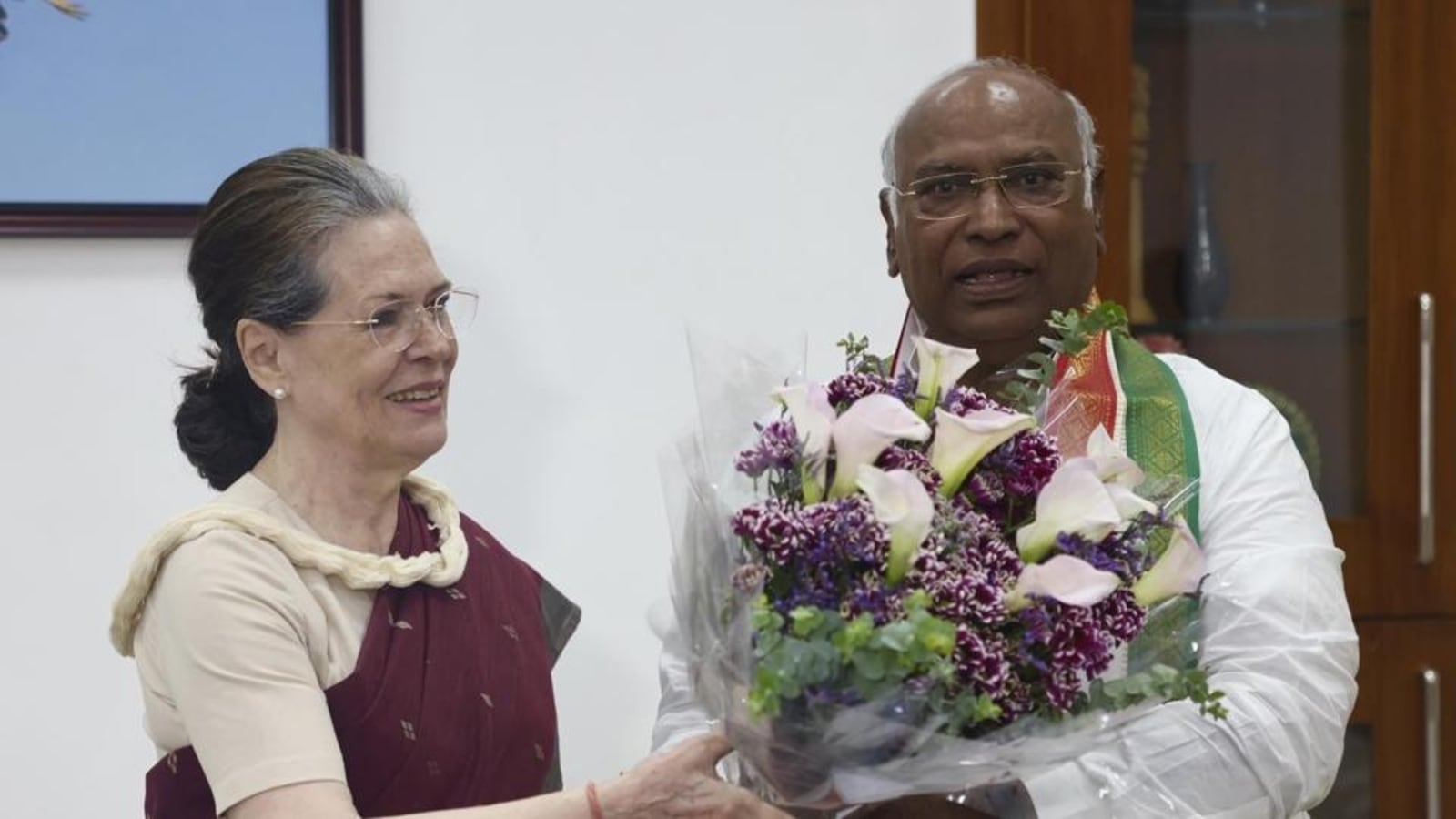 हिमाचल प्रदेश चुनाव: कांग्रेस प्रचारकों में खड़गे, सोनिया गांधी, गहलोत