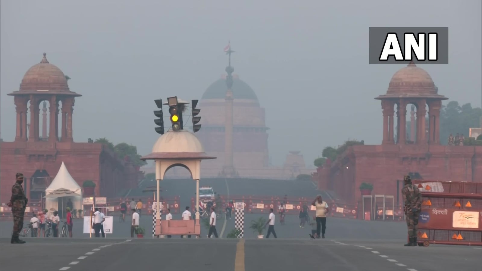 Delhi's air quality ‘poor’ ahead of Diwali, smog blanket envelops city| Pics