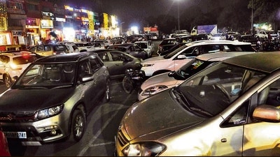 While the Chandigarh Traffic Police have opened up nearby government schools to accommodate extra vehicles in the playgrounds, traders say this is not enough as most customers still prefer to park in cramped parkings for they are not keen on walking after shopping. (Keshav Singh/HT) While the Chandigarh Traffic Police have opened up nearby government schools to accommodate extra vehicles in the playgrounds, traders say this is not enough as most customers still prefer to park in cramped parkings for they are not keen on walking after shopping. (Keshav Singh/HT)
