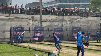 Indian team players take part in a practice session on the eve of their T20 World Cup 2022 match against Pakistan, at Melbourne Cricket Ground (MCG), in Melbourne. (BCCI Twitter) Indian team players take part in a practice session on the eve of their T20 World Cup 2022 match against Pakistan, at Melbourne Cricket Ground (MCG), in Melbourne. (BCCI Twitter)