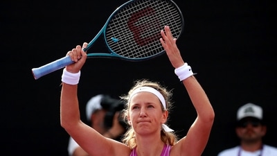 Belarus' Victoria Azarenka celebrates (REUTERS)