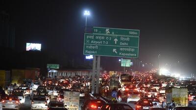 Gurugram, India - October 21: Vehicle stuck in a heavy traffic jam on NH 48 ahead of Diwali near Sirhaul Toll Plaza, in Gurugram, India, on Friday, October 21, 2022. (Photo by Parveen Kumar/Hindustan Times) Gurugram, India - October 21: Vehicle stuck in a heavy traffic jam on NH 48 ahead of Diwali near Sirhaul Toll Plaza, in Gurugram, India, on Friday, October 21, 2022. (Photo by Parveen Kumar/Hindustan Times)