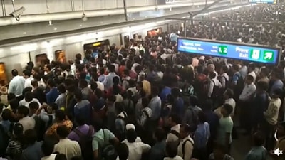 Crowd at Delhi metro. (Reddit/@wickedGamer65) Crowd at Delhi metro. (Reddit/@wickedGamer65)