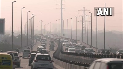 Vehicles at the Baba Banda Singh Bahadur Setu amid smog. (ANI)