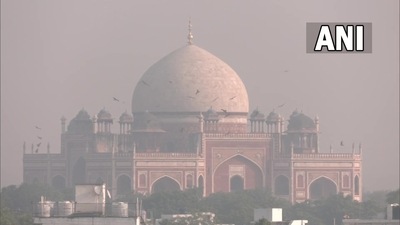 Smog over Humayun's Tomb, a UNESCO world heritage site located in the national capital.  (ANI)