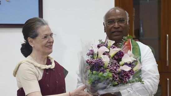Congress outgoing president Sonia Gandhi with president-elect Mallikarjun Kharge in New Delhi. (File)