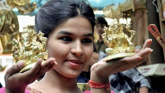Goddess Lakshmi and Lord Ganesha are worshipped together with Lord Kubera on the day of Dhanteras.(PTI)