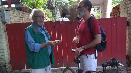 Sujit Patwardhan (left) and Ranjit Gadgil. (HT PHOTO)