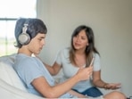 Things parents unknowingly do that distance them from their kids(Gettyimages) Things parents unknowingly do that distance them from their kids(Gettyimages)