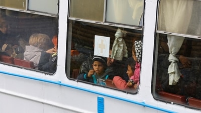 Russia-Ukraine War: Civilians evacuated from the Russian-controlled city of Kherso. (Reuters)