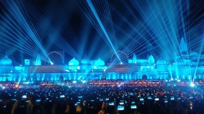 After lighting diyas for the Deepotsav, people watch a sound and laser show in Ayodhya. (Deepak Gupta/HT) After lighting diyas for the Deepotsav, people watch a sound and laser show in Ayodhya. (Deepak Gupta/HT)