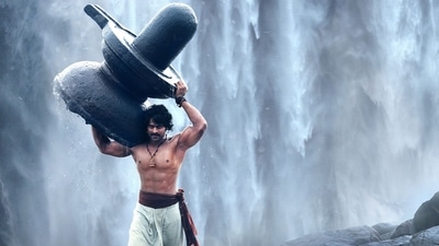 Prabhas carrying the shivling on his shoulders in Baahubali: The Beginning. Prabhas carrying the shivling on his shoulders in Baahubali: The Beginning.