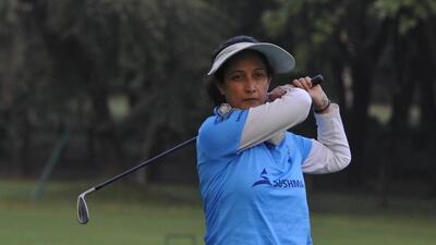 Sultans of Swing’s Saguna Jain in action during Chandigarh Golf League. (Keshav Singh/HT)