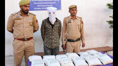 On searching the vehicle, 18 packets of heroin, weighing around 21.5kg, were seized. (ANI)