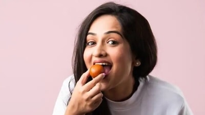Consuming a lot of sweets, colas, alcohol and fried foods not just leads to weight gain, but also make us feel bloated, dizzy and irritated. (Shutterstock) Consuming a lot of sweets, colas, alcohol and fried foods not just leads to weight gain, but also make us feel bloated, dizzy and irritated. (Shutterstock)