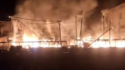 2 killed as fire breaks out at cracker stalls in Andhra Pradesh's Vijayawada (HT)