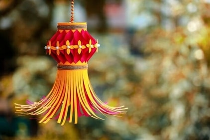 Paper lantern craft (istockphoto)