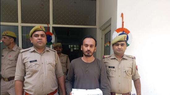 नोएडा में 30 वर्षीय व्यक्ति की हत्या के आरोप में रूममेट गिरफ्तार नोएडा में 30 वर्षीय व्यक्ति की हत्या के आरोप में रूममेट गिरफ्तार