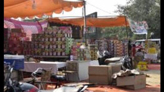 Besides the designated places, sale and purchase has not been allowed anywhere. (HT file photo)