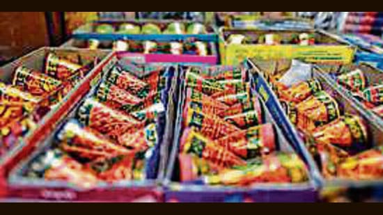 Administration and police had already designated some particular locations for the sale of crackers but this has been violated. (HT file photo)