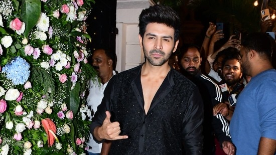 Kartik Aaryan attended two Diwali parties on Saturday. He is riding high on success of Bhool Bhulaiyaa 2 and will now be seen in Shehzada. He is currently working on SatyaPrem Ki Katha. Kartik Aaryan attended two Diwali parties on Saturday. He is riding high on success of Bhool Bhulaiyaa 2 and will now be seen in Shehzada. He is currently working on SatyaPrem Ki Katha. (Varinder Chawla)