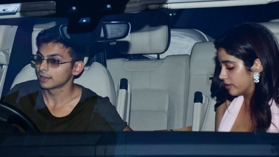 Janhvi Kapoor spotted with ex-boyfriend Shikhar Pahariya in car. Watch |  Bollywood - Hindustan Times