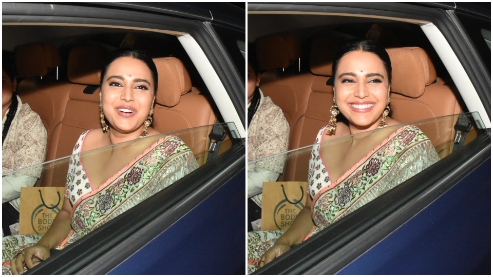 Paparazzi clicked Swara Bhasker outside Abu Jani and Sandeep Khosla's Diwali party in Mumbai. (HT Photo/ Varinder Chawla)