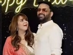 Kapil Sharma kissed his wife Ginni Chatrath at a Diwali party. Kapil Sharma kissed his wife Ginni Chatrath at a Diwali party.