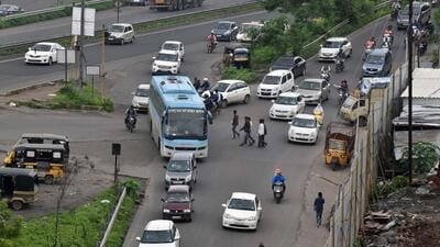 The service road from Kothrud-Warje to Satara is now being connected to the bypass highway. (HT FILE PHOTO) The service road from Kothrud-Warje to Satara is now being connected to the bypass highway. (HT FILE PHOTO)