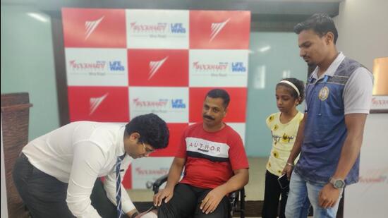 The medical team led by orthopaedic surgeon Dr Girish Bhalerao resolved to save both the life and limbs of the patient. (HT PHOTO)