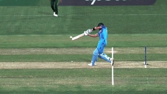 Pakistan legends furious over controversial no ball in India tie