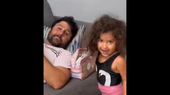 This little girl puts makeup on her dad in this video. (Instagram/@thesafillesquad)