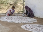 Rajasthan's Mandana paintings suffer due to increasing urbanisation(HT Photo) Rajasthan's Mandana paintings suffer due to increasing urbanisation(HT Photo)