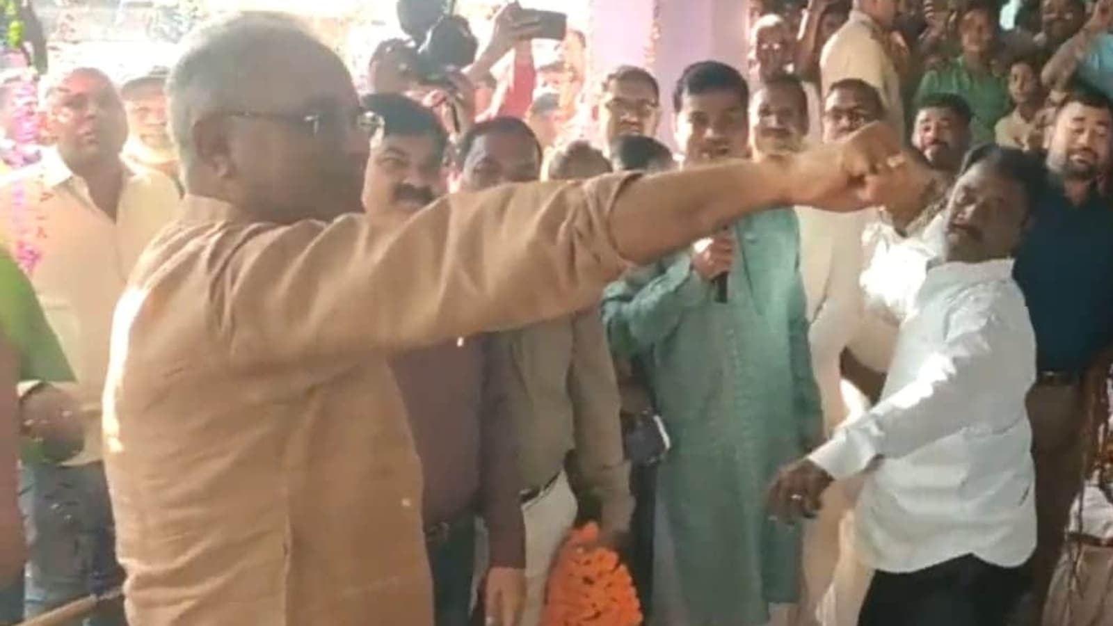 WATCH: Chhattisgarh CM Bhupesh Baghel gets whipped as part of Diwali  Govardhan puja ritual - Oneindia News