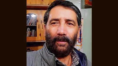 After his younger son rebelled and filed nomination papers as an independent candidate, the BJP revoked former state president Maheshwar Singh’s candidature and instead gave the ticket to contest from the Kullu seat to school lecturer Narottam Thakur. (HT PHOTO) After his younger son rebelled and filed nomination papers as an independent candidate, the BJP revoked former state president Maheshwar Singh’s candidature and instead gave the ticket to contest from the Kullu seat to school lecturer Narottam Thakur. (HT PHOTO)