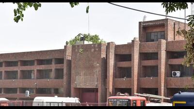 At least 11 mobile phones were recovered from Ludhiana central jail inmates. (HT FILE)