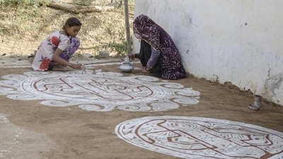 Rajasthan's Mandana paintings suffer due to increasing urbanisation (HT Photo) Rajasthan's Mandana paintings suffer due to increasing urbanisation (HT Photo)