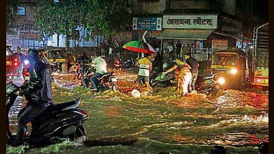 Heavy rain and waterlogging at Bibwewadi. (HT PHOTO)