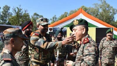 Chief of Defence Staff Gen Anil Chauhan visited Rajouri and interacted with troops. (HT Photo) Chief of Defence Staff Gen Anil Chauhan visited Rajouri and interacted with troops. (HT Photo)