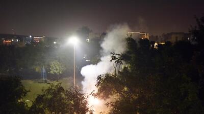 People burn firecrackers on Diwali at Mayur Vihar Phase2, in New Delhi, India, on Tuesday, October 25, 2022. (HT Photos) People burn firecrackers on Diwali at Mayur Vihar Phase2, in New Delhi, India, on Tuesday, October 25, 2022. (HT Photos)
