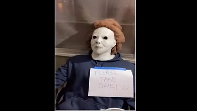 Man dressed as leatherface. (Instagram/@funnyclipnation) Man dressed as leatherface. (Instagram/@funnyclipnation)