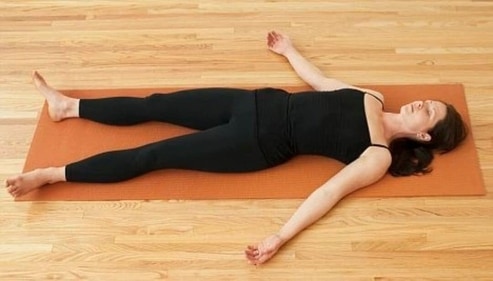 Shavasana or corpse pose (Instagram/yogui.mi.comigo) Shavasana or corpse pose (Instagram/yogui.mi.comigo)