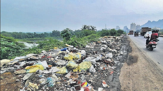 Thane, India - October 13, 2022: Construction debris dumped on Nashik bypass on the Eastern Express Highway near Majiwada, in Thane, Mumbai, India, on Thursday, October 13, 2022. (Praful Gangurde/HT Photo) (HT PHOTO)
