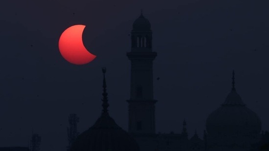 Partial solar eclipse as seen from the old city area of Lucknow in Uttar Pradesh. (Deepak Gupta/ HT Photo)