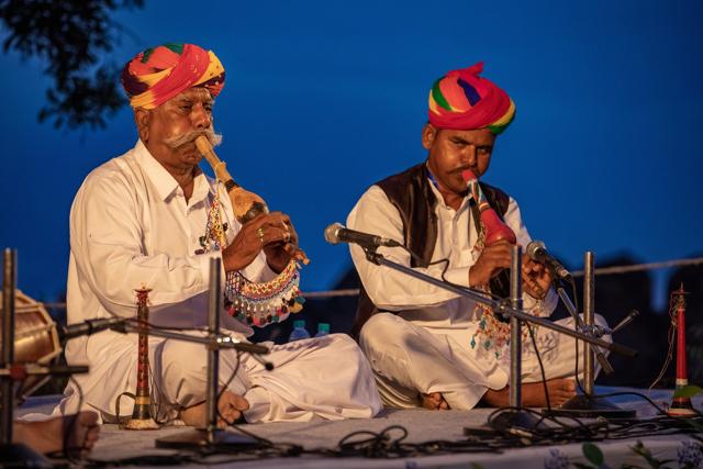 Pempa Khan Manganiyar (L) in performance. (Jodhpur RIFF/OIJO) Pempa Khan Manganiyar (L) in performance. (Jodhpur RIFF/OIJO)