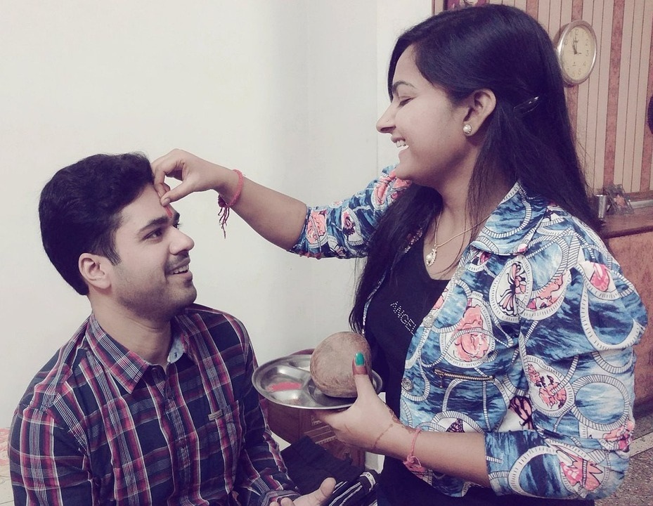 On Bhai Dooj, sisters invite brothers to their homes and treat them with their favourite delicacies, while brothers pamper them with gifts (Pixabay)