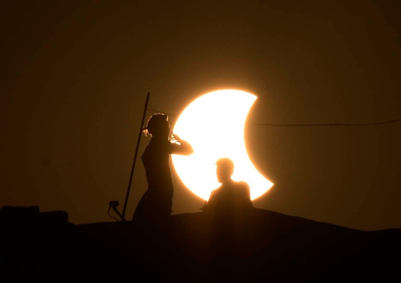 नई दिल्ली से सूर्य ग्रहण दृश्य (एचटी फोटो विपिन कुमार द्वारा)